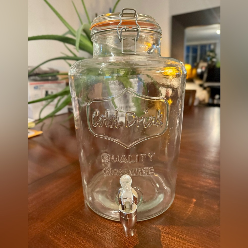 2 Gallon Beverage Dispenser